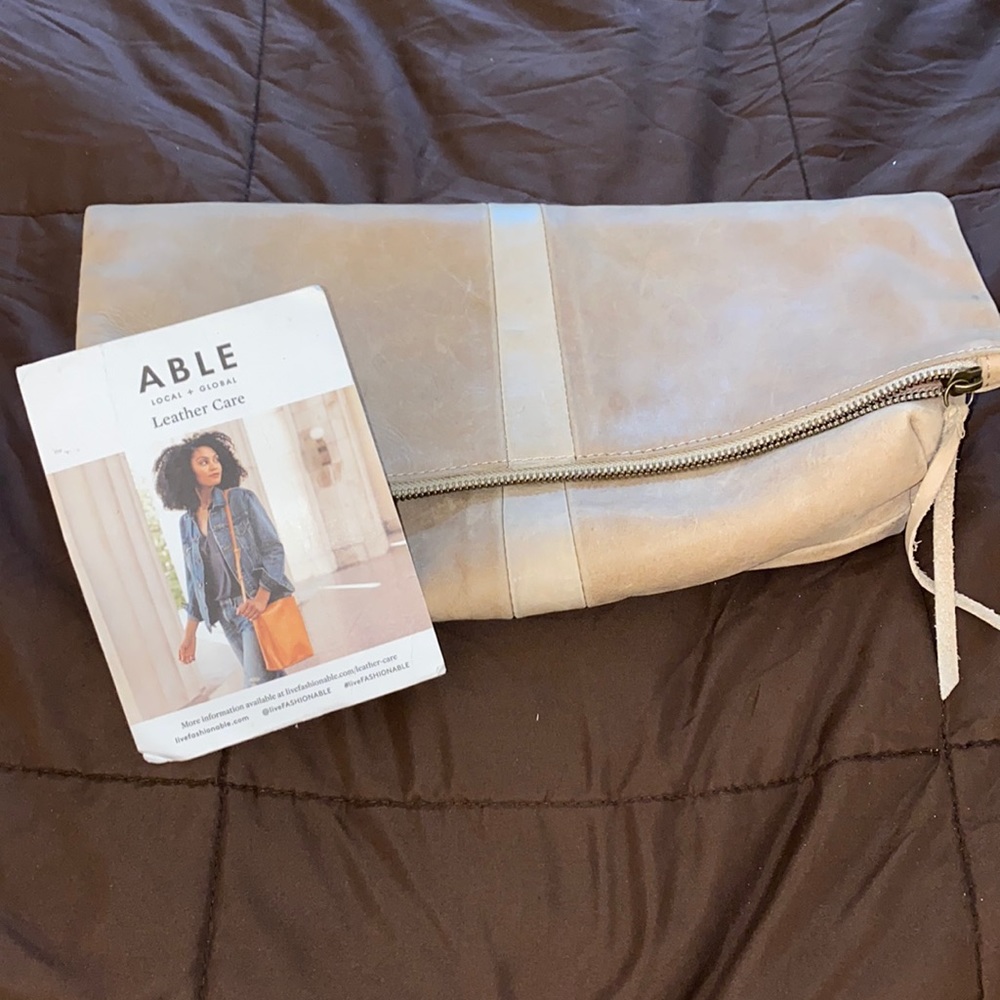 Able fawn clutch